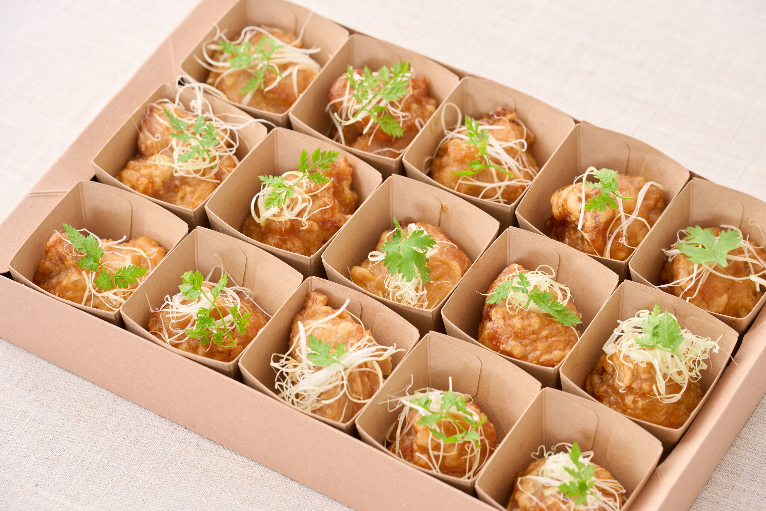 ジューシー唐揚げの油淋鶏ソース（温製料理）